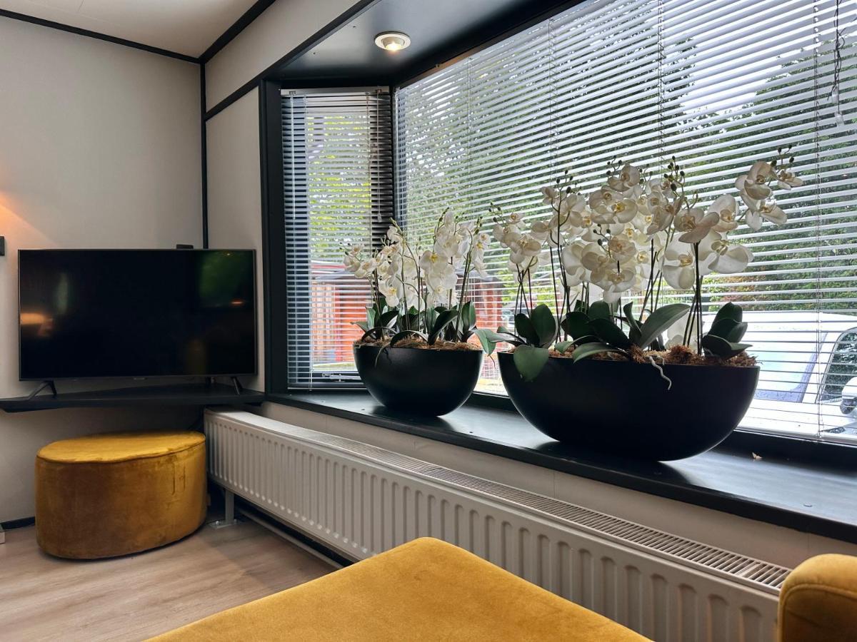 Gezellig Chalet Met 2 Slaapkamers Aan Bosrand Erm エクステリア 写真